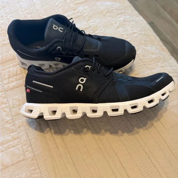 On Running Black and White Athletic Shoes - Picture 3 of 8